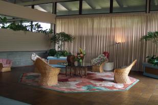 lobby.jpg (13196 bytes)