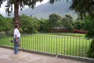luaugrounds.jpg (16471 bytes)